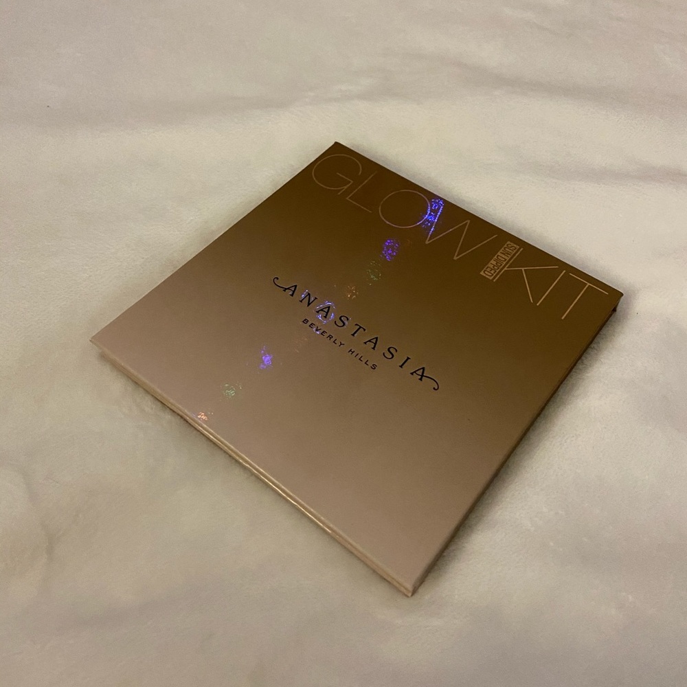 Anastasia  glow kit